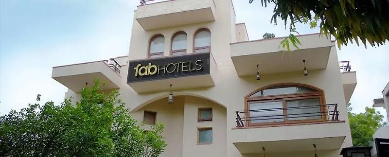 Oyo 14482 Live Inn Gurgáon Szálloda