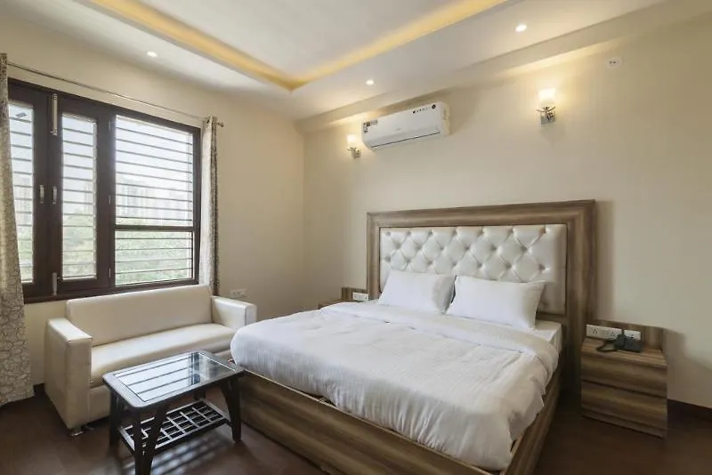 Oyo 14482 Live Inn Gurgáon
