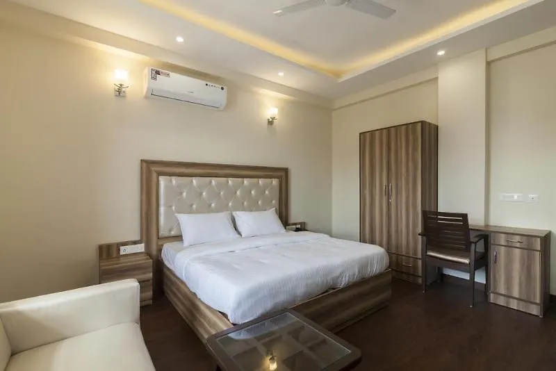 Oyo 14482 Live Inn Gurgáon