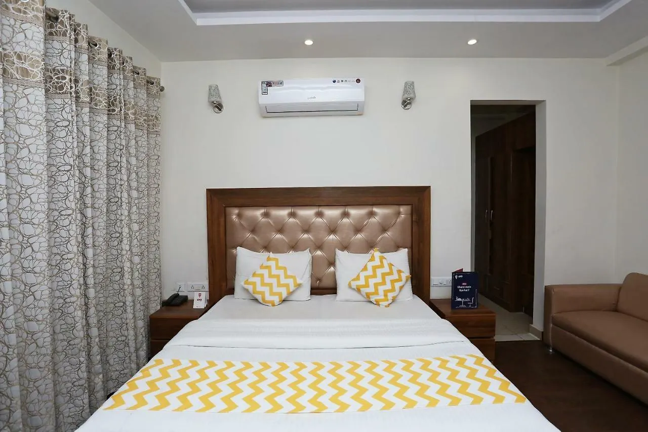 Oyo 14482 Live Inn Gurgáon India