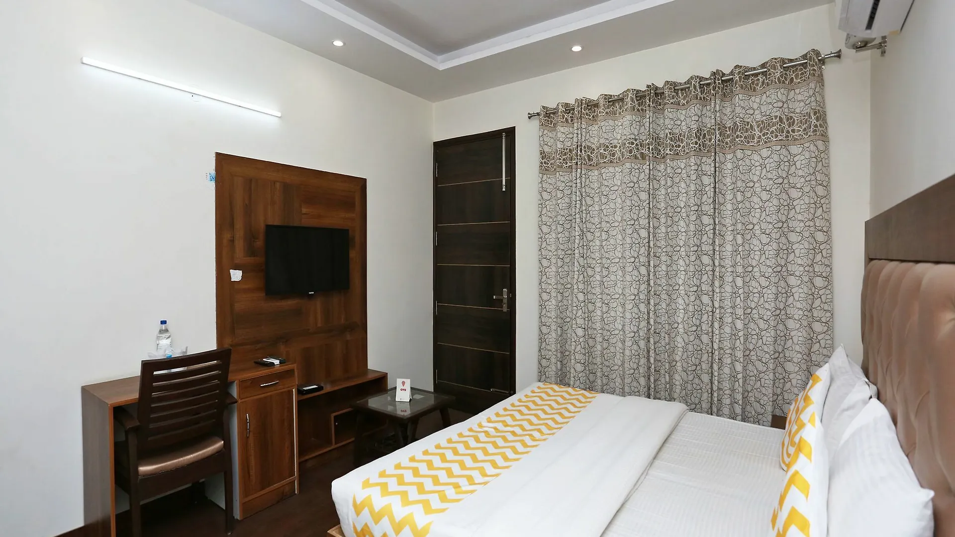 Oyo 14482 Live Inn Gurgáon