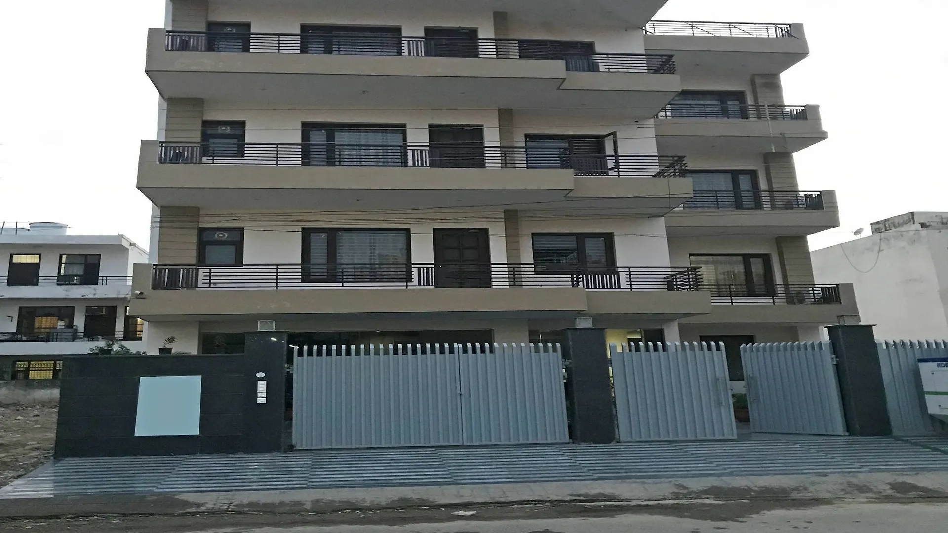 Oyo 14482 Live Inn Gurgáon